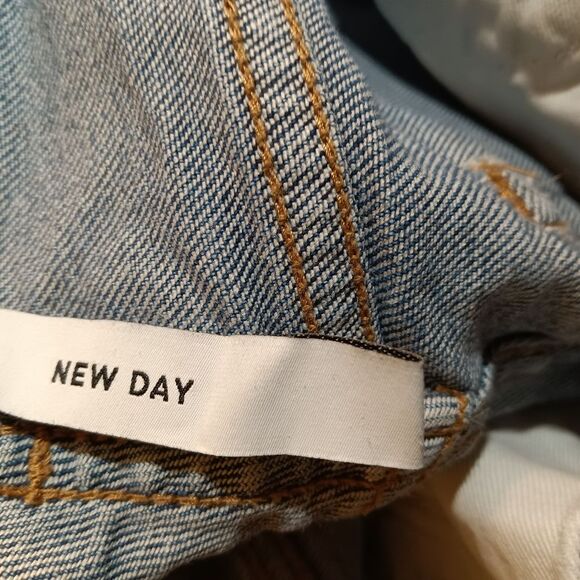 Weekday Denim Roll-up  Shorts sz 34 - Picture 4 of 11